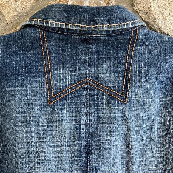 Wrangler Denim Jacket with Brown Corduroy Pocket Trim - Picture 9 of 12